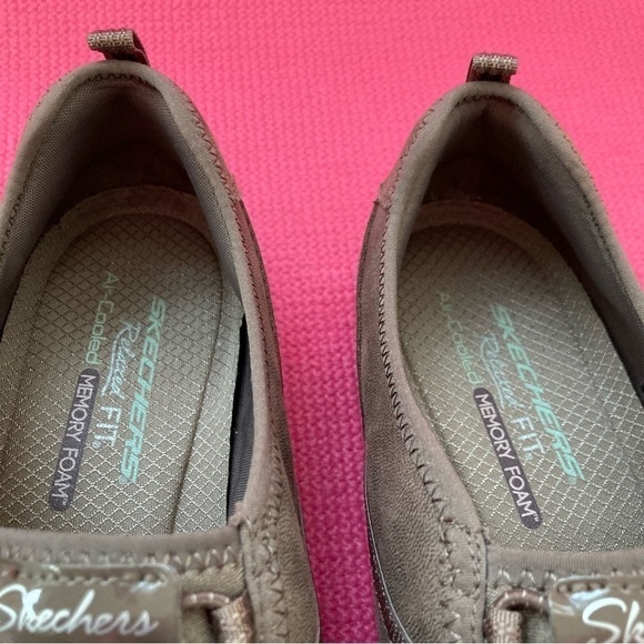 SKECHERS Relaxed Fit Women's Shoes Size 10 Air-Cooled Memory Foam Dark Taupe - Picture 7 of 9